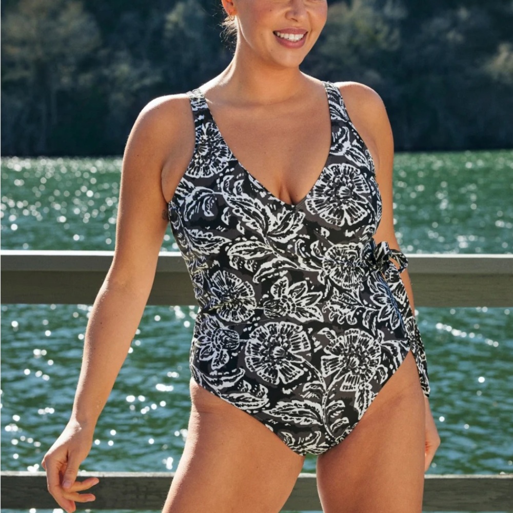 Summersalt The Perfect Wrap One Piece Black White Floral Print Swimsuit Sz 18